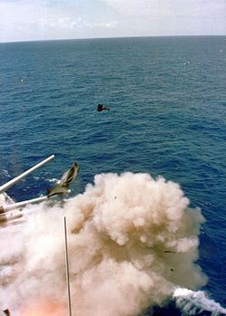 USS Iowa turret explosion httpsuploadwikimediaorgwikipediacommonsthu