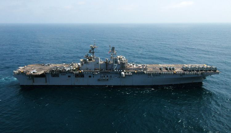 USS Iwo Jima (LHD-7) FileUS Navy 060907N5588M027 The amphibious assault ship USS Iwo