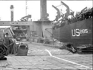 USS LST-285 httpsuploadwikimediaorgwikipediacommonsthu