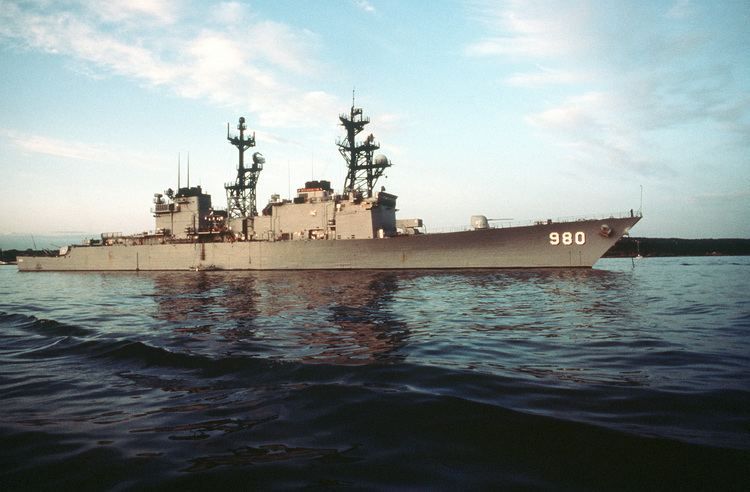 USS Moosbrugger FileUSS Moosbrugger DD980 starboard viewjpg Wikimedia Commons