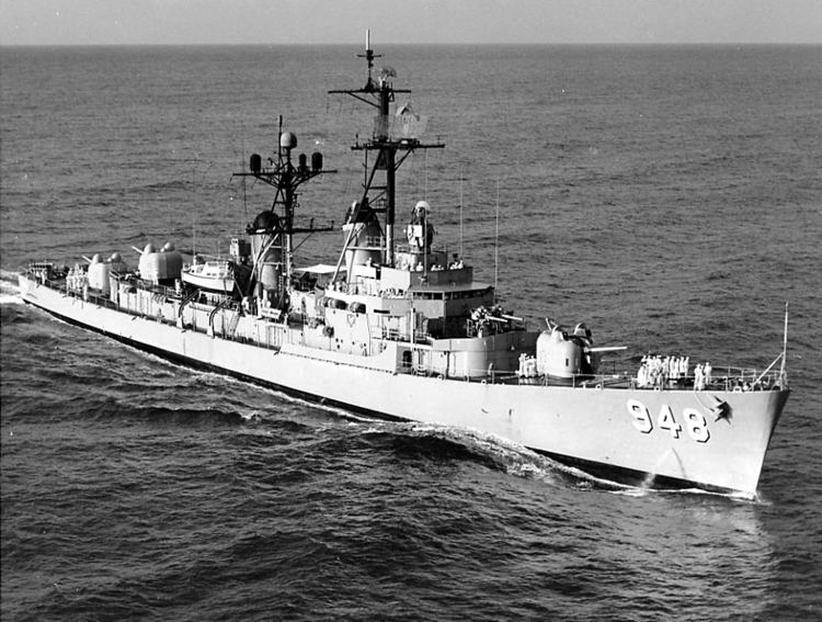USS Morton FileUSS Morton DD948 underway in the Pacific Ocean 1967jpg