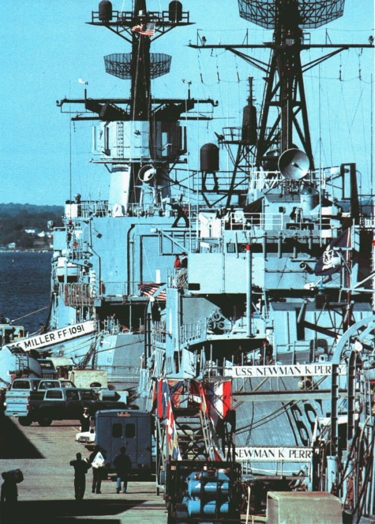 USS Newman K. Perry (DD-883) FileUSS Newman K Perry DD883 and USS Miller FF1091 at