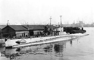 USS O-10 (SS-71) httpsuploadwikimediaorgwikipediacommonsthu