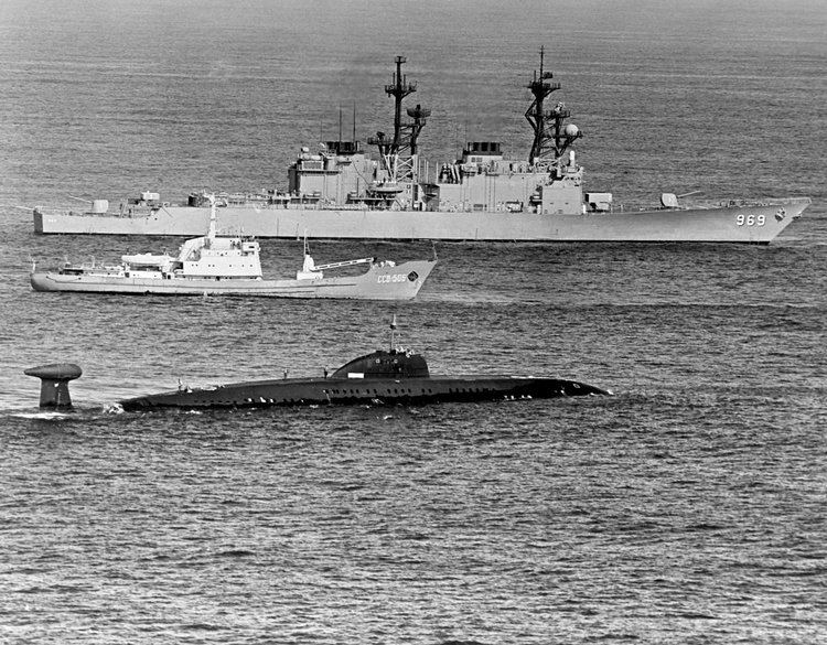 USS Peterson (DD-969) FileUSS Peterson DD969 with Victor class subjpg Wikimedia Commons