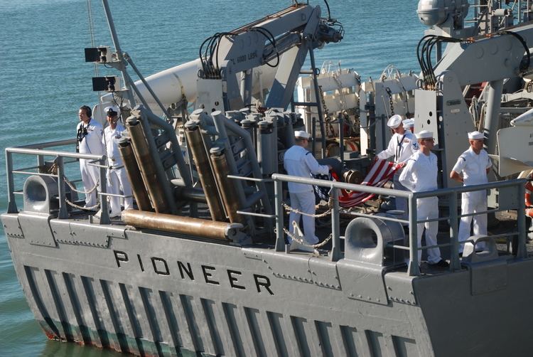 USS Pioneer (MCM-9) FileUS Navy 090420N4913K020 Sailors aboard the mine