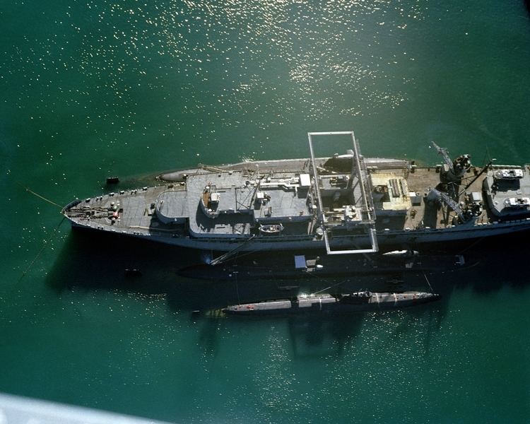 USS Proteus (AS-19) FileUSS Proteus AS19 with SSBNs at Guam 1979JPEG Wikimedia
