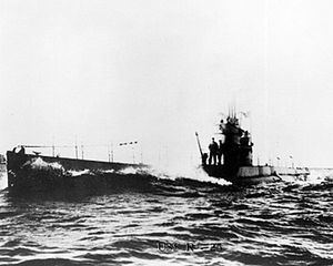 USS R-25 (SS-102) httpsuploadwikimediaorgwikipediacommonsthu