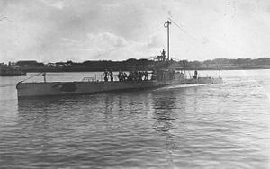 USS R-5 (SS-82) httpsuploadwikimediaorgwikipediacommonsthu