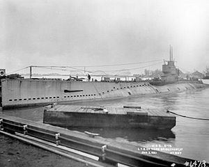 USS S-15 (SS-120) httpsuploadwikimediaorgwikipediacommonsthu