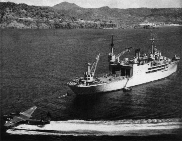 USS Salisbury Sound (AV-13) FileUSS Salisbury Sound AV13 with VP47 PBM at Iwakuni c1951jpg