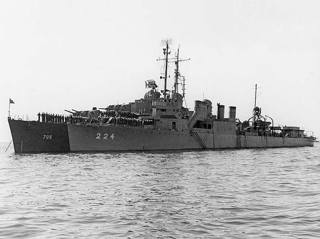 USS Stewart (DD-224) FileUSS Stewart DD224 and USS Compton DD705 in October 1945