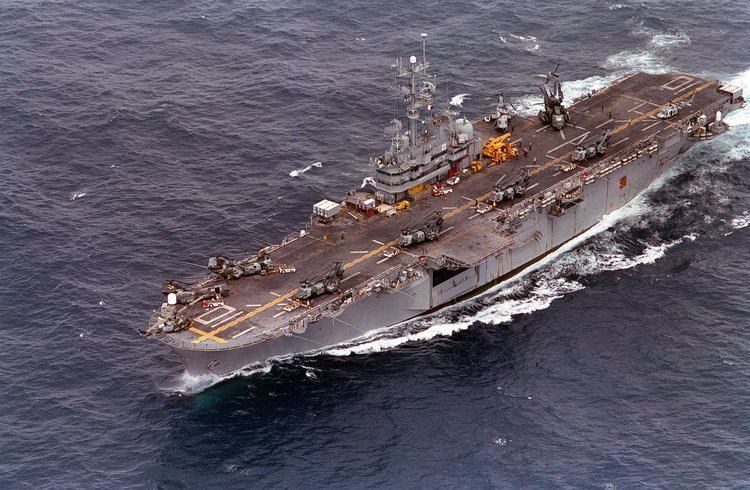 USS Tripoli (LPH-10) FilePort bow view of USS Tripoli LPH10 1993jpg Wikimedia Commons