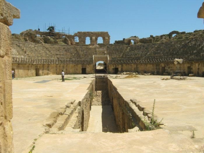 Uthina amphitheater