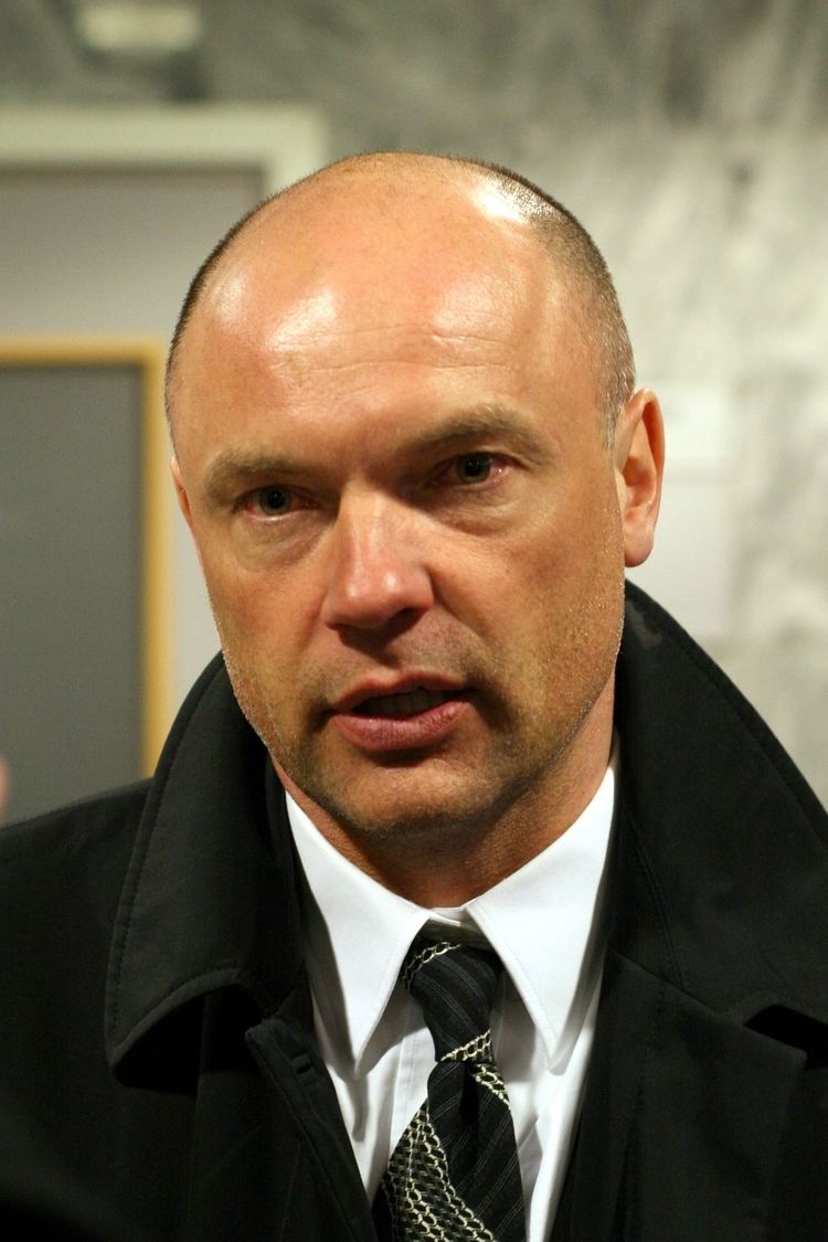 Uwe Rosler httpsuploadwikimediaorgwikipediacommons55