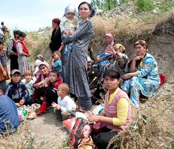 Uzbeks Thousands of Uzbeks flee ethnic violence in Kyrgyzstan Photo Gallery