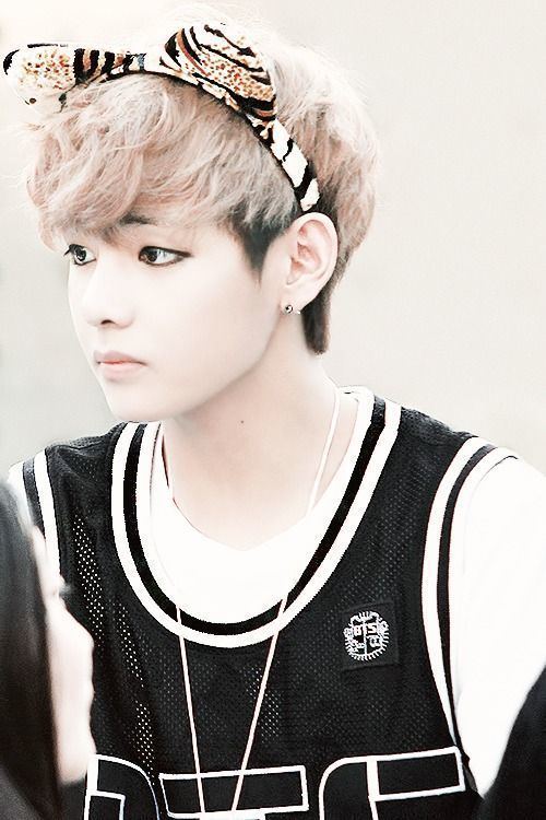 V (entertainer) 10 Best images about KIM TAEHYUNG on Pinterest Stage name Aliens