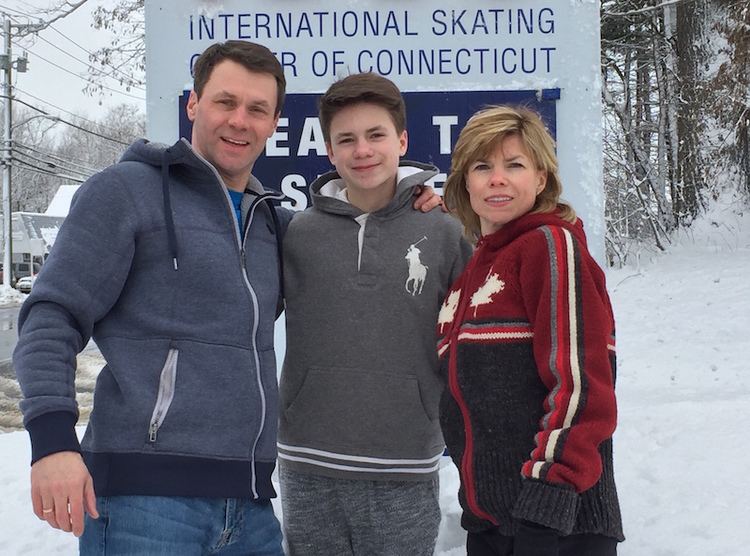 Vadim Naumov MAXIM NAUMOV CONTINUES A FAMILY TRADITION International Figure Skating