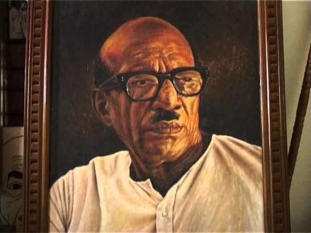 Vaikom Muhammad Basheer wearing a plain white shirt (picture frame)