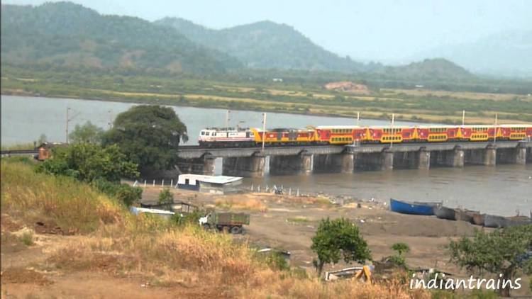 Vaitarna indiantrainstrains on bridges new double decker train crossing