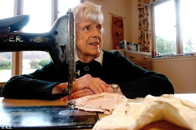 Valerie Hunter Gordon Woman who invented the disposable nappy Valerie HunterGordon dies