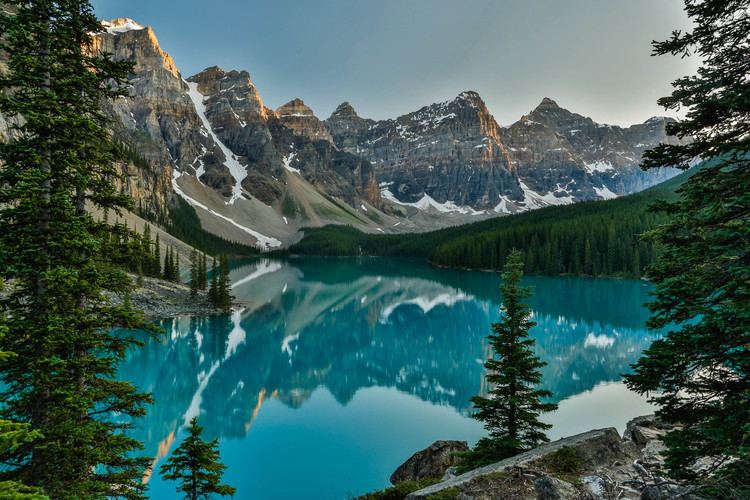 Valley of the Ten Peaks Moraine Lake a night and a day in the Valley of the Ten Peaks