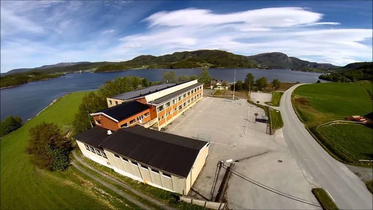 Valsøyfjord Valsyfjord skole til salgs maijuni 2014 YouTube