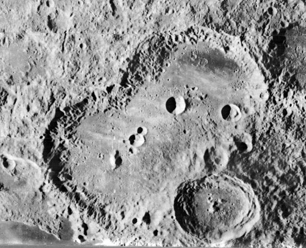 Van de Graaff (crater)
