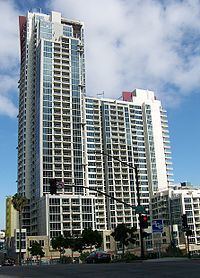 Vantage Pointe Condominium httpsuploadwikimediaorgwikipediacommonsthu