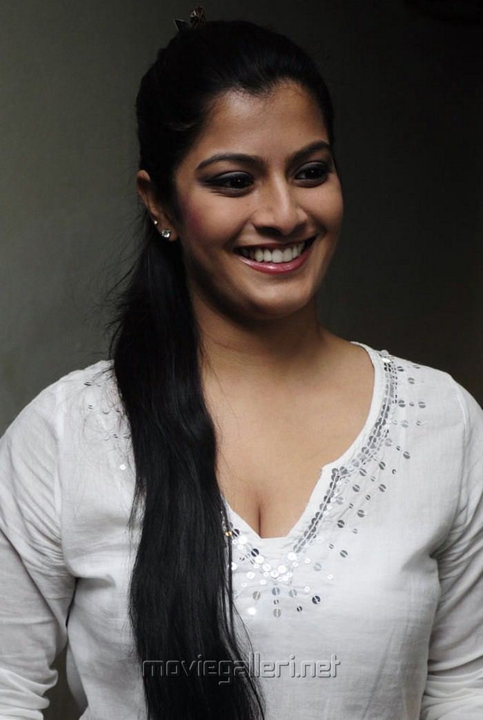 Varalaxmi Sarathkumar Picture 187148 Varalaxmi Sarath Kumar Latest Photos