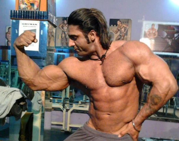 Varinder Singh Ghuman Varinder Singh Ghuman Biceps Pose IBB Indian Bodybuilding