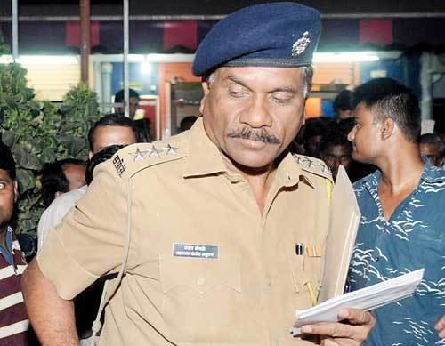Vasant Dhoble DCP to probe Dhoble39s operations in Santacruz News