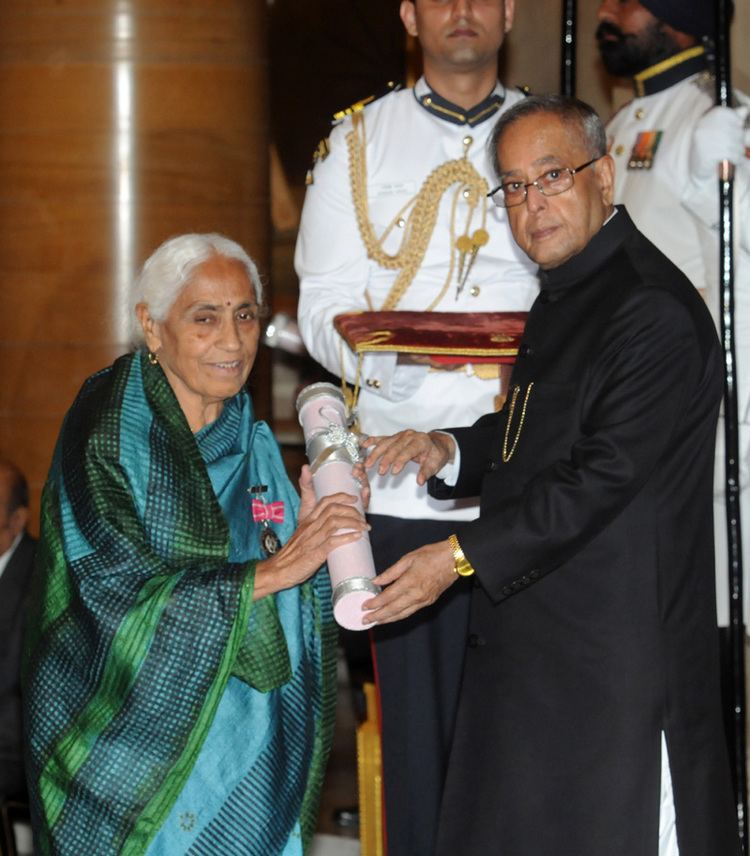 Ved Kumari Ghai Prof Ved Kumari GhaiReceving award From President Online Indian