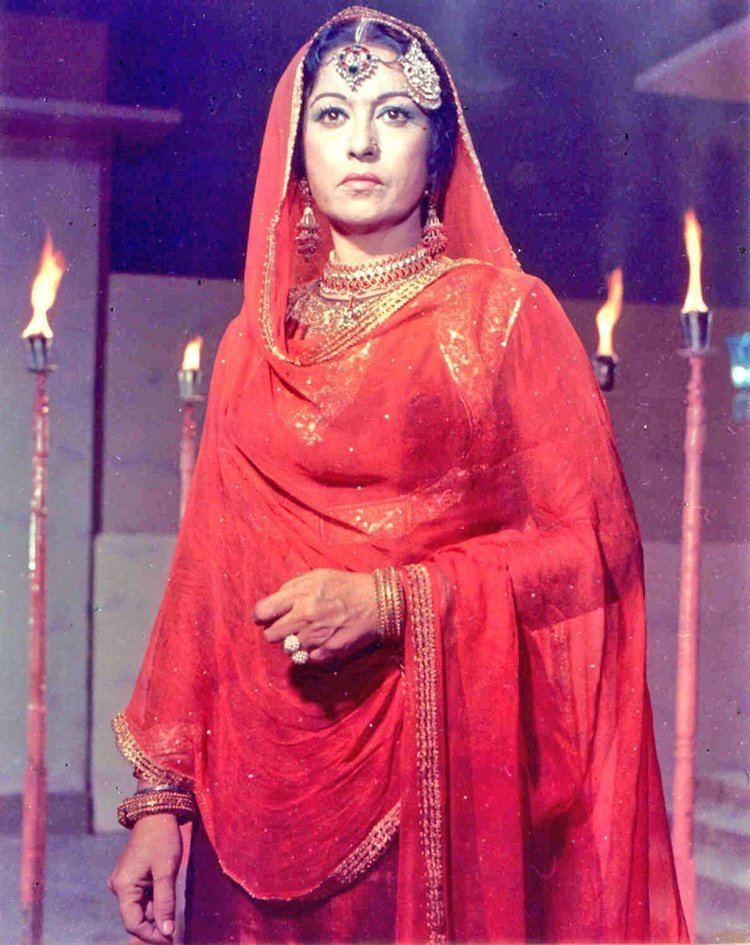 Film History Pics on Twitter: &quot;(1972) Veena in &#39;Pakeezah&#39;. Noted actress  VEENA was born as Tajour Sultana in Quetta. She debuted in Mehboob Khan&#39;s  &#39;Garib&#39; (1942) and is known for portraying royal