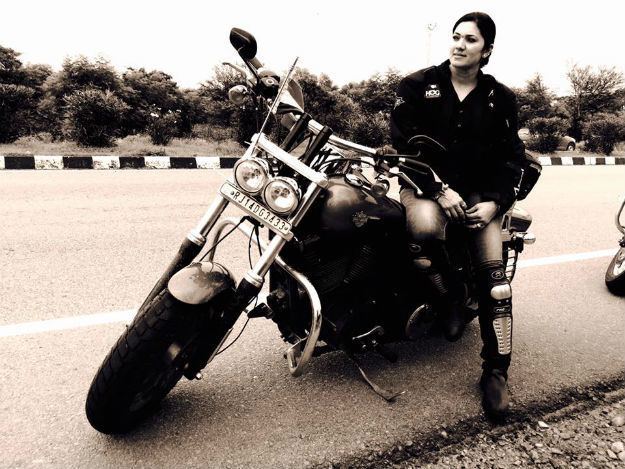 Veenu Paliwal 15 photos of Veenu Paliwal India39s top woman biker39s amazing