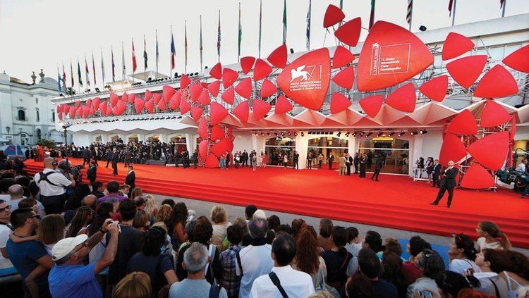 Venice Film Festival Netflix Storms Venice Film Fest Amid AntiTheater Concerns