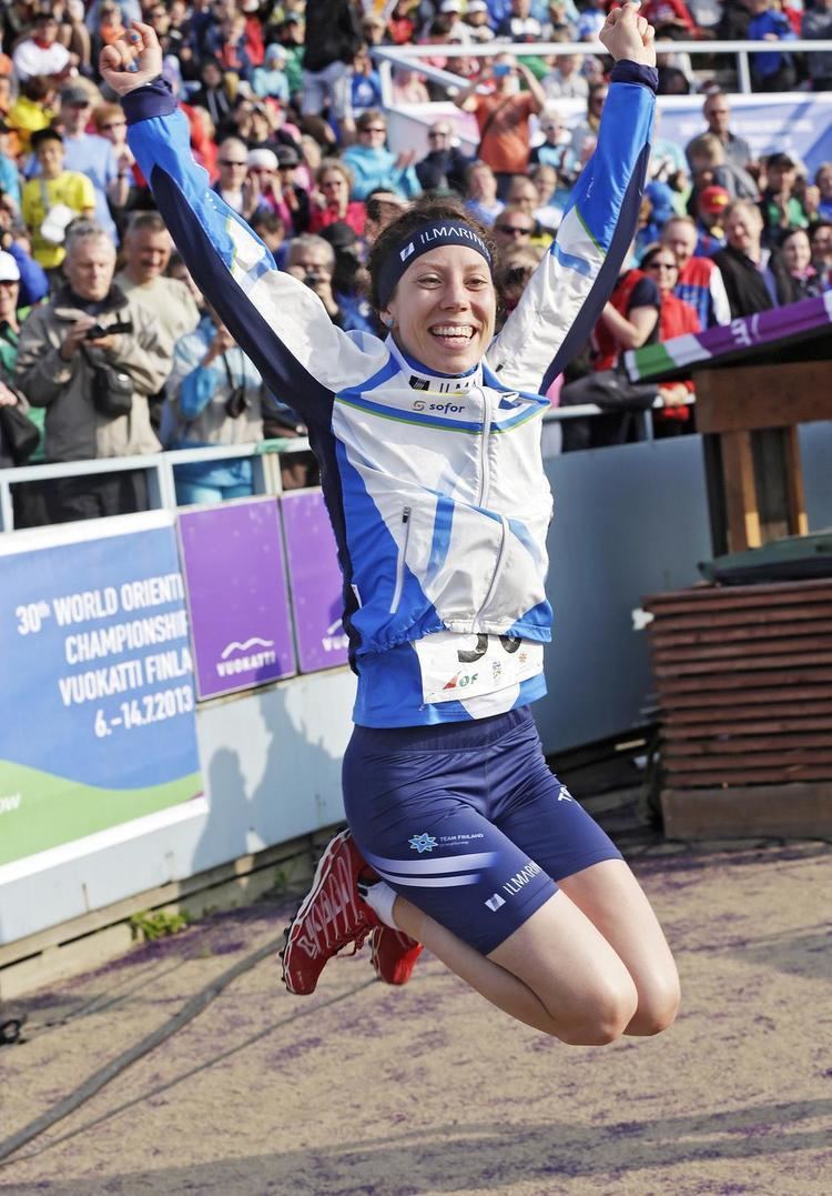 Venla Niemi Suunnistuksen MMkisat avautuivat mitalijuhlilla