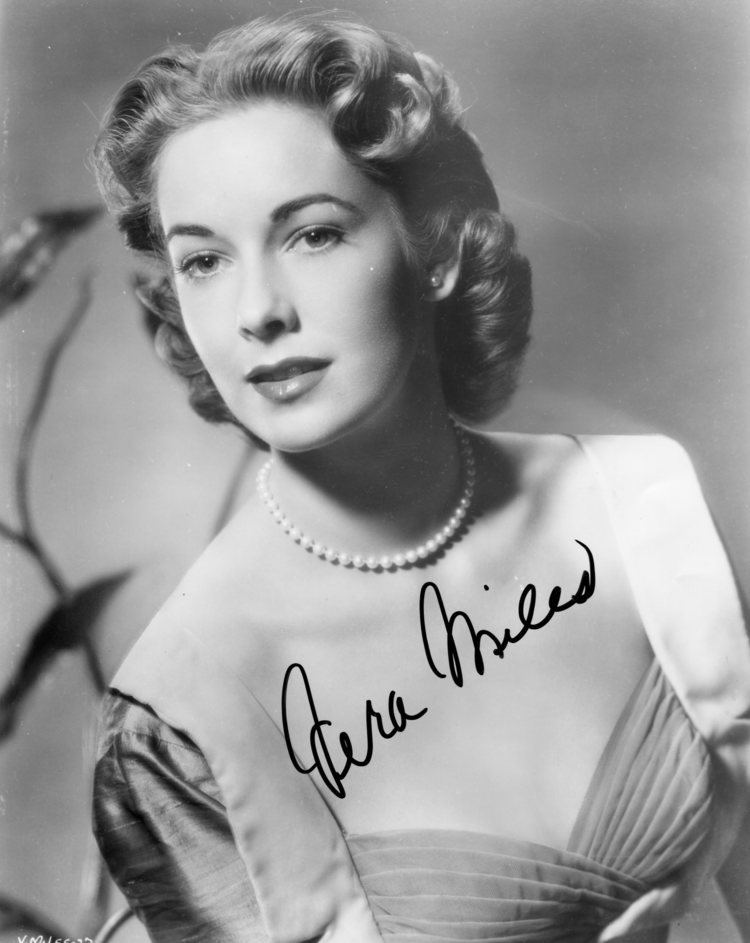 Vera Miles looking fierce on her short curly hair while wearing a dress paired with pearl earrings and necklace