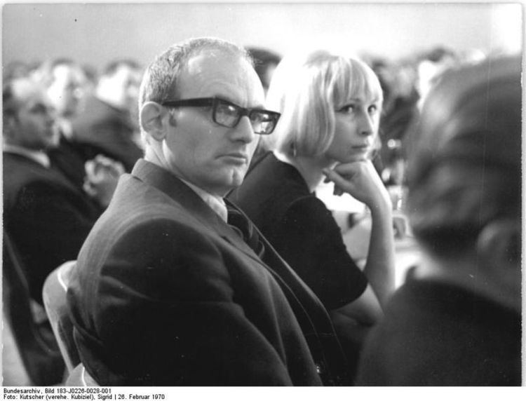 Vera Oelschlegel FileBundesarchiv Bild 183J02260028001 Berlin Hermann Kant und