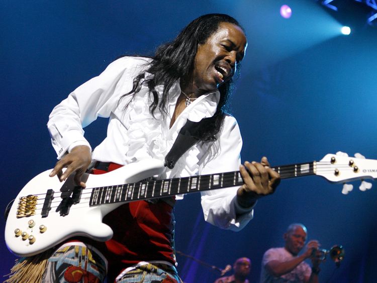 Verdine White Interview Earth Wind amp Fire39s Verdine White talks bass