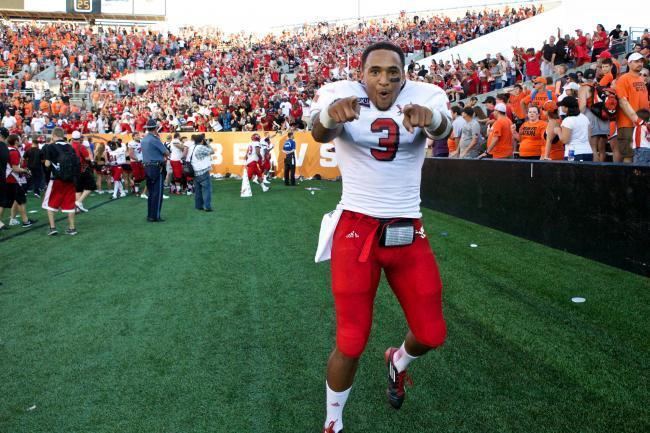 Vernon Adams Everything You Need to Know About Oregon39s New QB Vernon