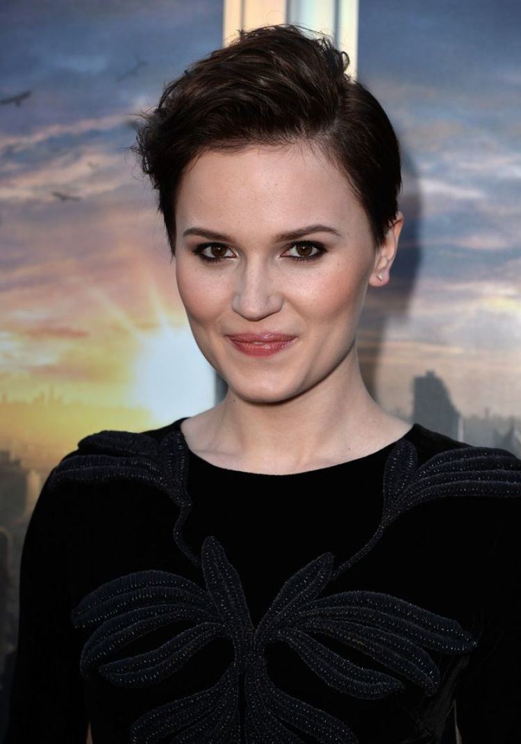 Veronica Roth Divergent Author Veronica Roth To Write New Book Series