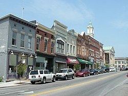 Versailles, Kentucky httpsuploadwikimediaorgwikipediacommonsthu