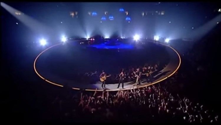 Vertigo 2005: Live from Chicago U2 Vertigo world tour Live from Chicago 2005 full YouTube