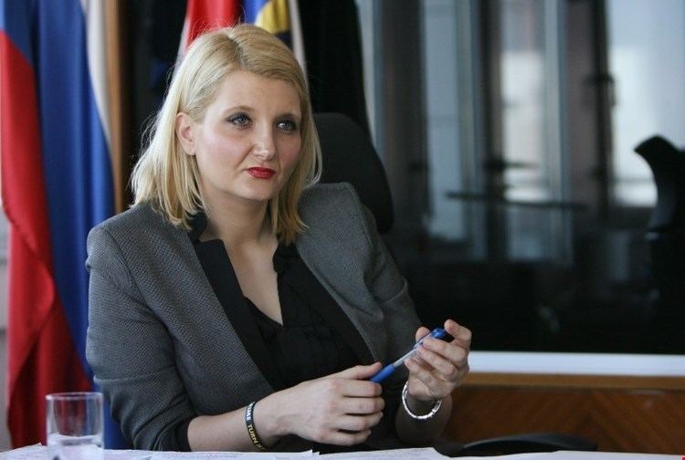 Vesna Györkös Žnidar Vesna Gyrks nidar Policija ne more propadati pred mojimi omi