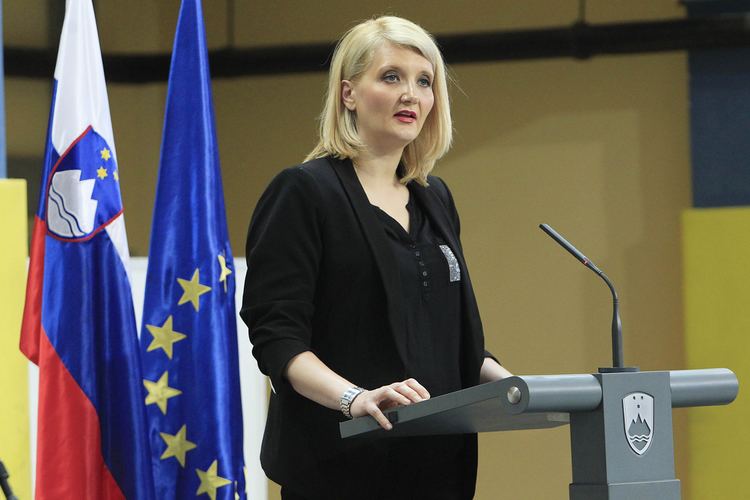 Vesna Györkös Žnidar Vesna Gyrks nidar zavraa vse oitke