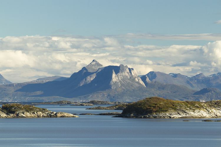Vestfjorden FileDistant massif of Hatten over Vestfjorden Nordland Norway