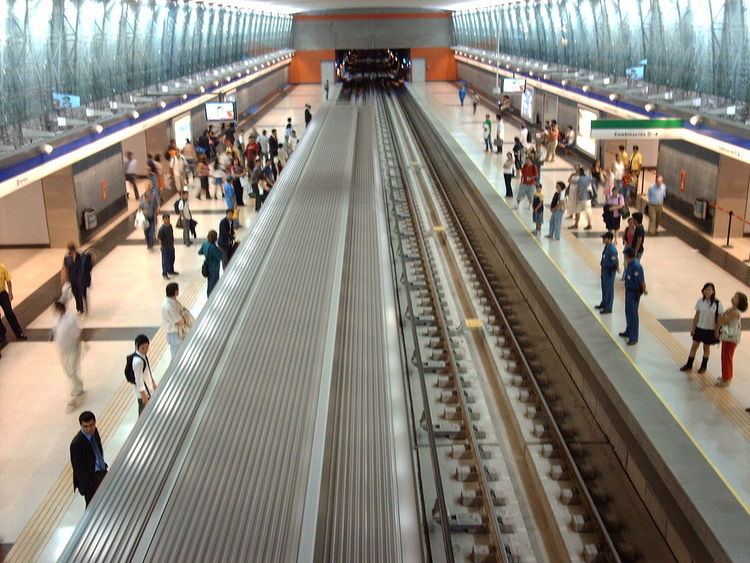 Vicente Valdés metro station