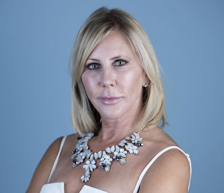 Vicki Gunvalson RHOC star Vicki Gunvalson catches employee robbing brokerage NY