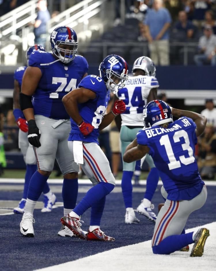 Victor Cruz (American football) Victor Cruz grabs gamewinning TD Giants get revenge on Cowboys