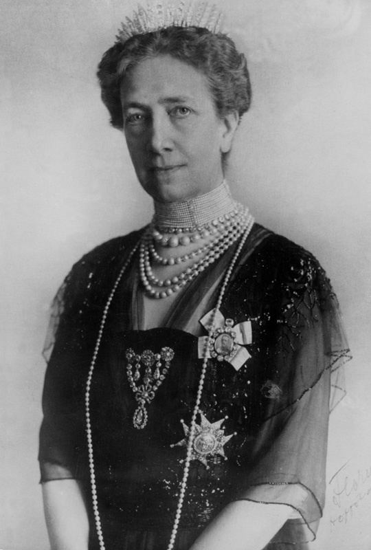 Victoria of Baden Victoria of Baden wearing a choker necklace Grand Ladies